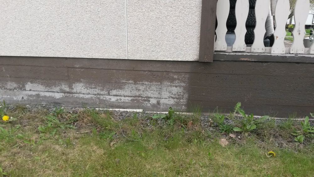 Sokkelin pesu ja maalaus